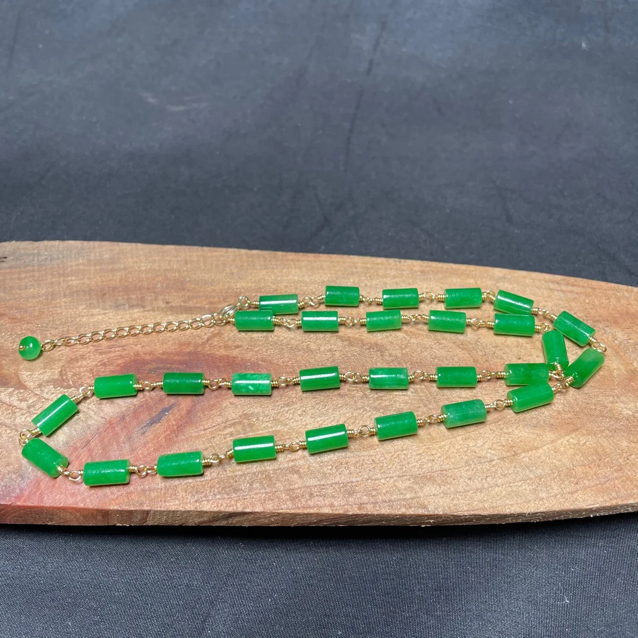 Beading - สร้อยคอหยกเขียวประดับลูกปัดสไตล์วินเทจ เครื่องประดับนำโชค ของขวัญสำหรับผู้หญิง สร้อยคอหยกแกะสลักแบบจีน สร้อยคอพลอยธรรมชาติเสริมเสน่ห์